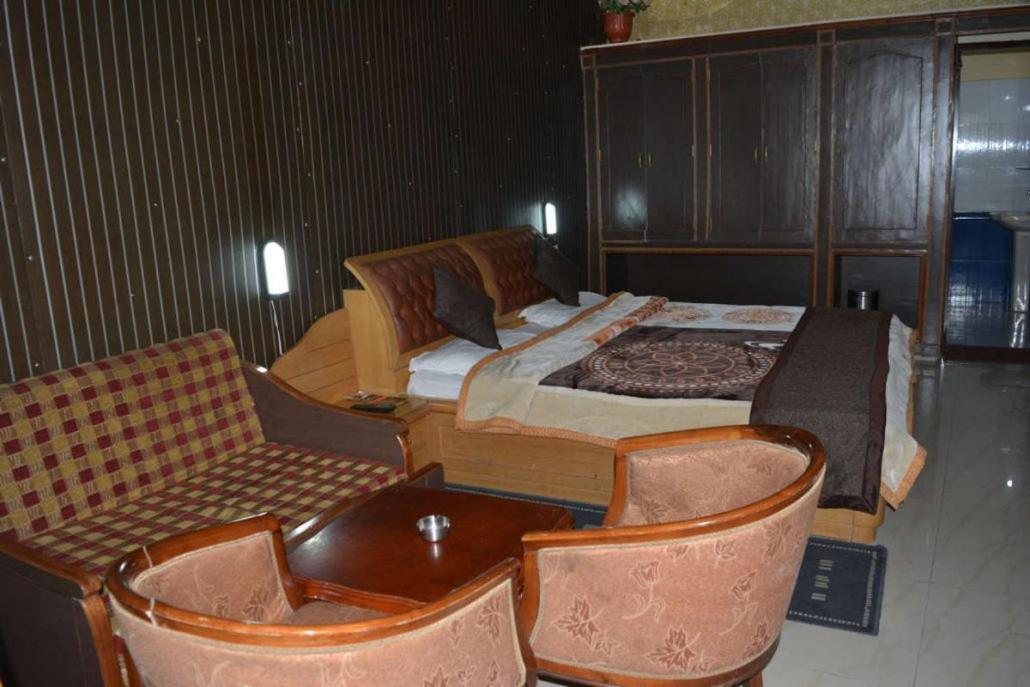 Hotel Crystal Palace Dhanaulti Exterior photo