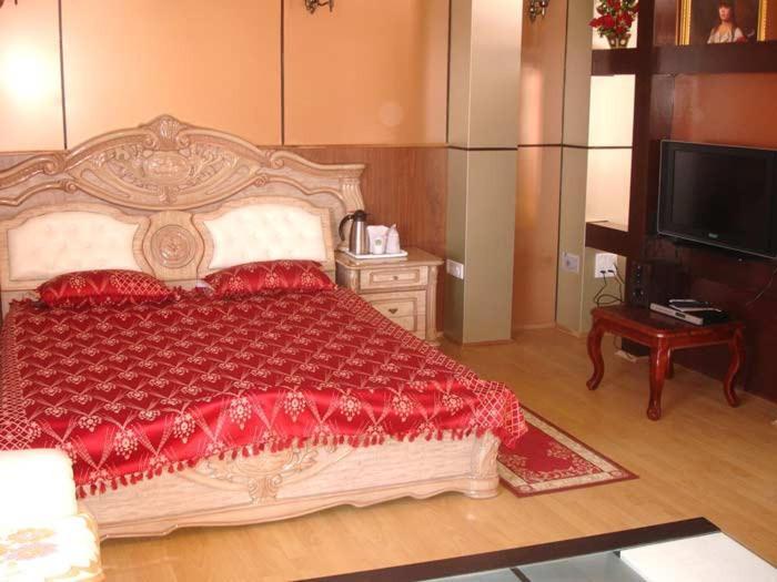 Hotel Crystal Palace Dhanaulti Exterior photo