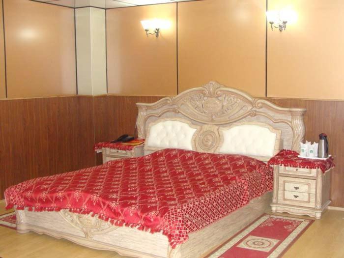 Hotel Crystal Palace Dhanaulti Exterior photo